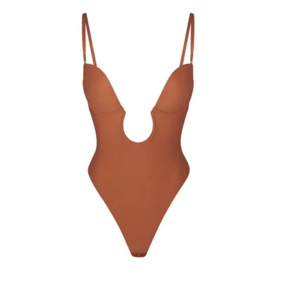 SKIMS Deep Plunge Shapewear Bodysuit | Bronze - Picture 4 of 16